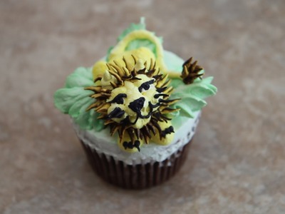 Lion cupcake- How to- cake decorating- buttercream