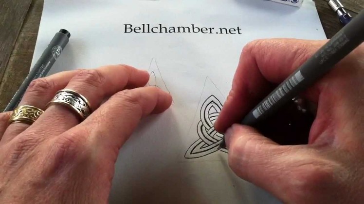 How to Draw Celtic Knots 4 - Clonmacnoise Triskele #1