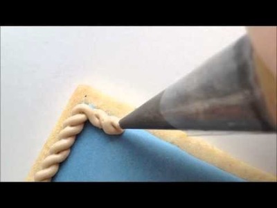 How To Make A Gold Rope Border On A Sugar Cookie Using Royal Icing