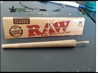 Learn how to roll a joint in 3 minutes [POV - 420Guide]