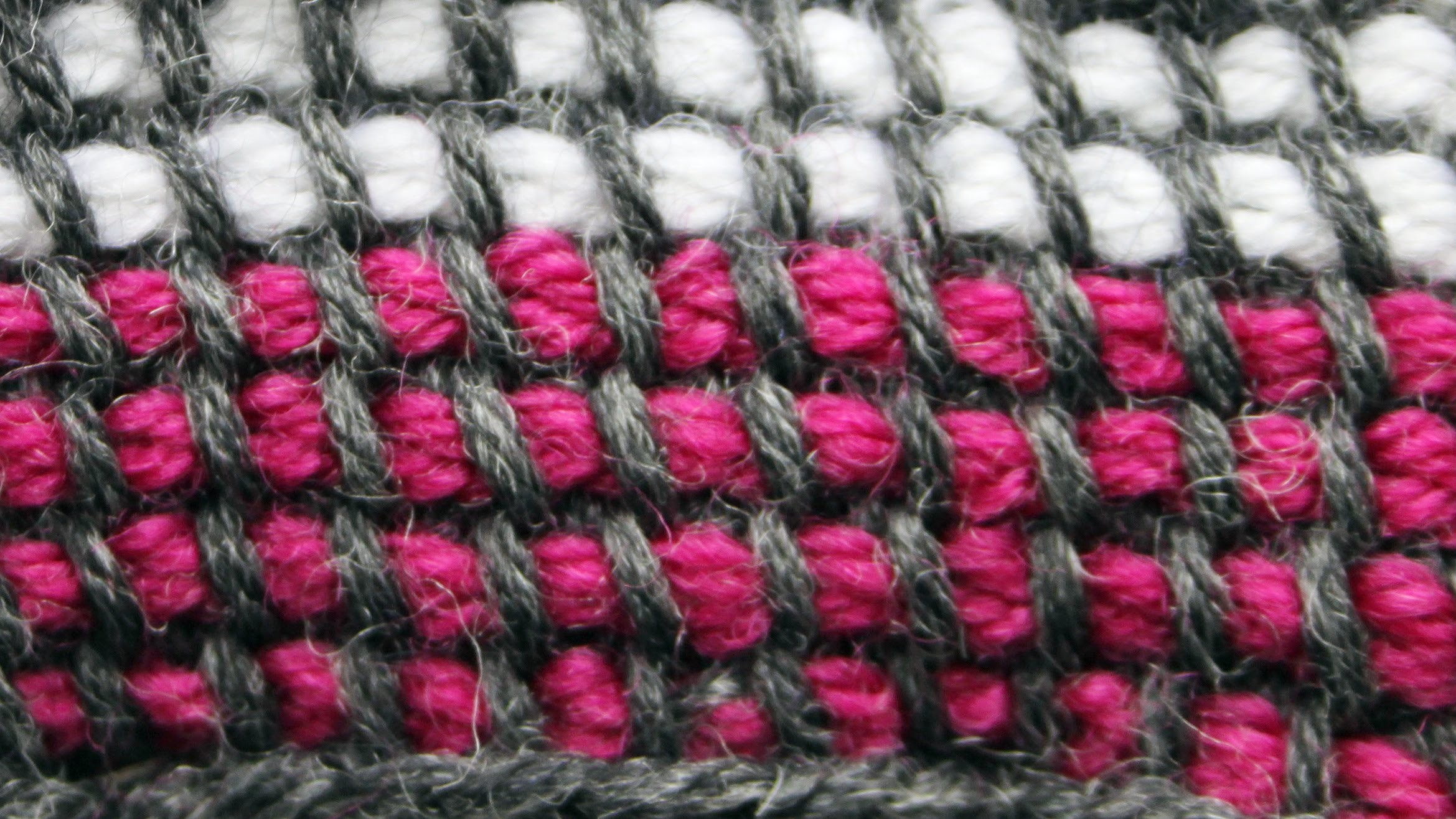 Tunisian crochet in the round in two colours