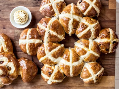 Easter Homemade Hot Cross Buns Recipe - SORTED (Spon)