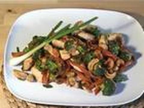 How To Make Stir-Fried Chicken With Cashew Nuts
