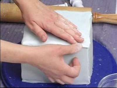 Cake Decoration Tips : How to Cover the Cake Top with Fondant