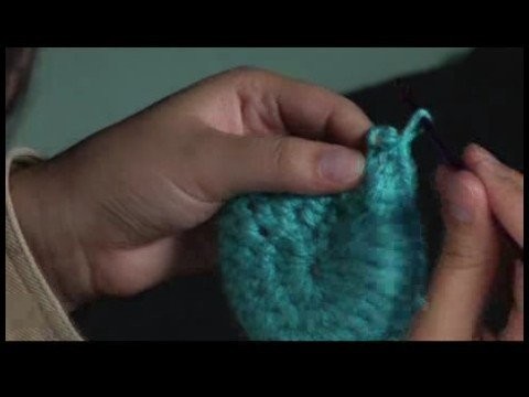 How to Crochet a Hat : Crocheting a Hat: Finishing Row 4