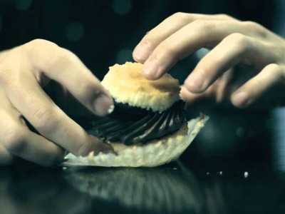 How to Eat a Cupcake, Like a Gentleman | FOODBEAST LABS