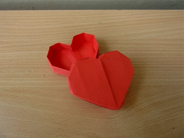 How to Make a Paper Precious Heart Box - Easy Tutorials