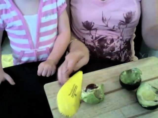 How to Peel an Avocado [VIDEO]