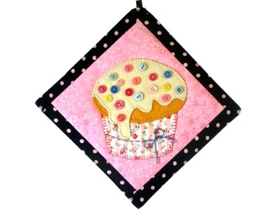 Cupcake mini quilt tutorial with FREE PATTERN by Lisa Pay