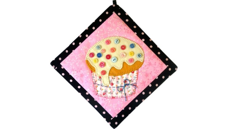 Cupcake mini quilt tutorial with FREE PATTERN by Lisa Pay