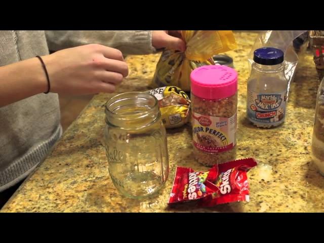 DIY holiday gift: jar of dry ingredients!!