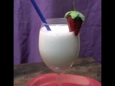 HOW TO MAKE A DELICIOUS BANANA & COCONUT SMOOTHIE