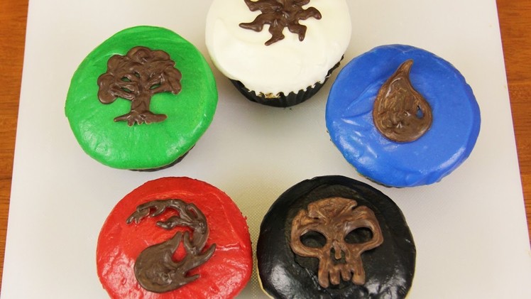 MAGIC THE GATHERING CUPCAKES - NERDY NUMMIES