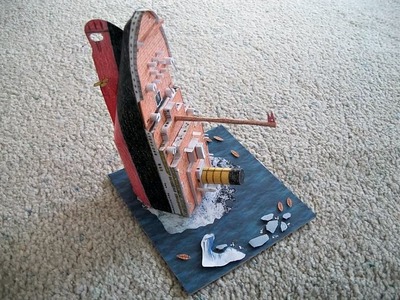 Paper Model of the RMS Titanic Sinking