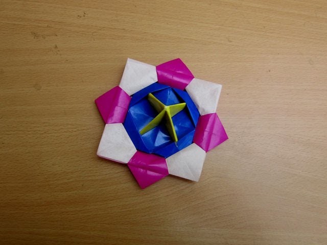 How to Make a Paper Spinning Top - Easy Tutorials