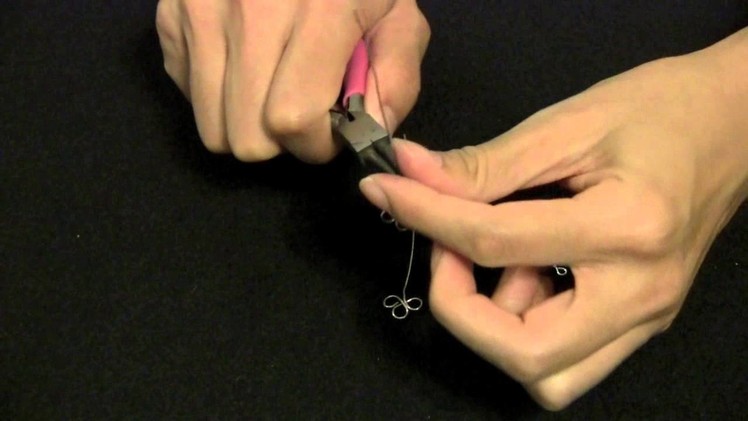 How to Make Mistletoe Earrings