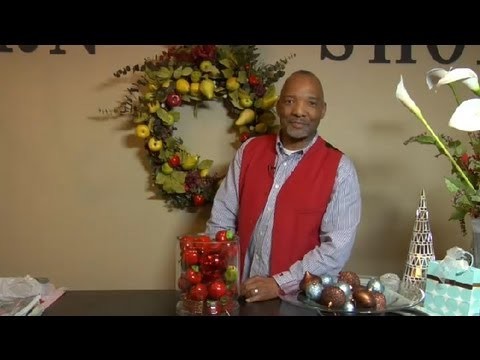 How to Make Christmas Arrangements From Fruit : Christmas Decorating