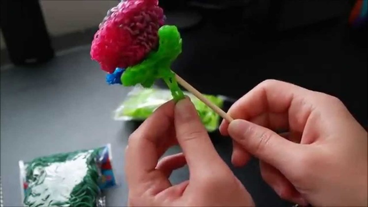 Rainbow loom Rainbow rose part 2 (how to attach a stem and leaf to your flower)