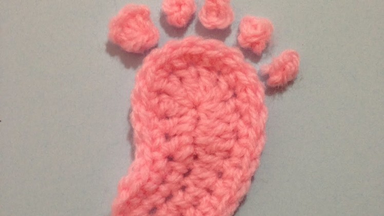 How To Crochet A Footprint Applique For A Newborn - DIY Crafts Tutorial - Guidecentral