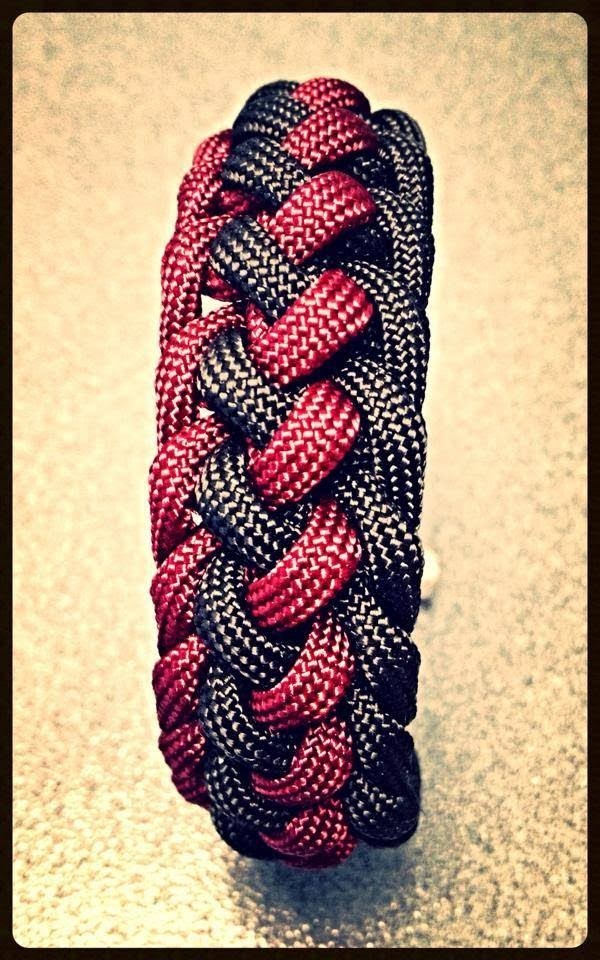 How to tie the Intertwined Half Hitch 550 paracord bar bracelet - Part 2 -- eXtremePara.com