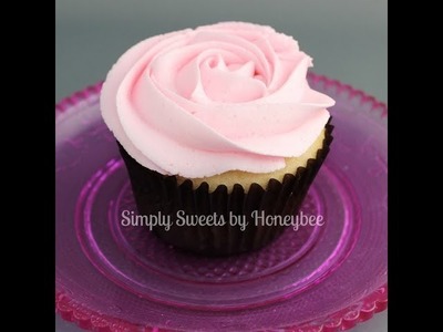 Piping Flowers on Cupcakes
