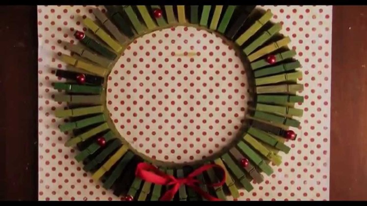 DIY: Christmas Wreath Clothes Pin Card Holder