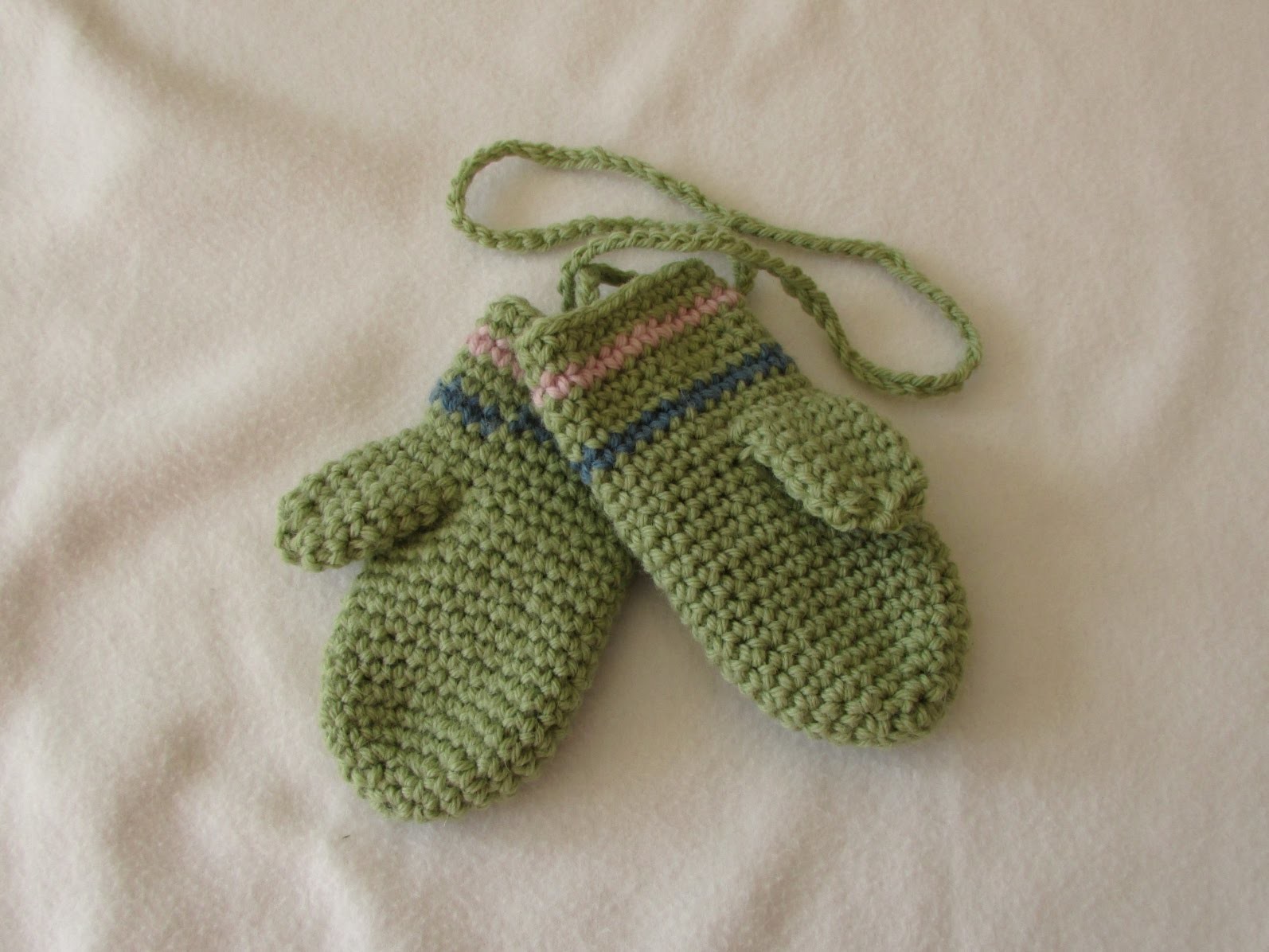 How to crochet EASY childrens mittens for beginners