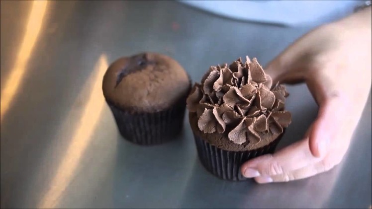 Several frosting techniques for Cupcakes Vlog Tutorial #2
