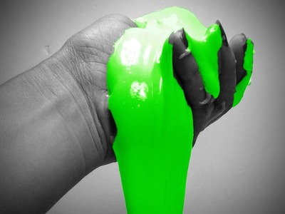 HALLOWEEN CRAFTS!! SUPER DIY HOMEMADE GLOW IN THE DARK SLIME! Spooky and FUN!