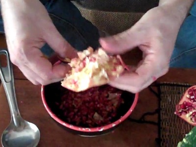 How to Seed a Pomegranate in 60 seconds