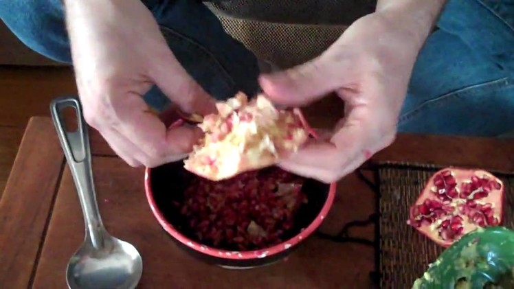 How to Seed a Pomegranate in 60 seconds