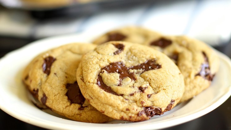 Soft, Chewy Chocolate Chip Cookie Recipe- Hot Chocolate Hits