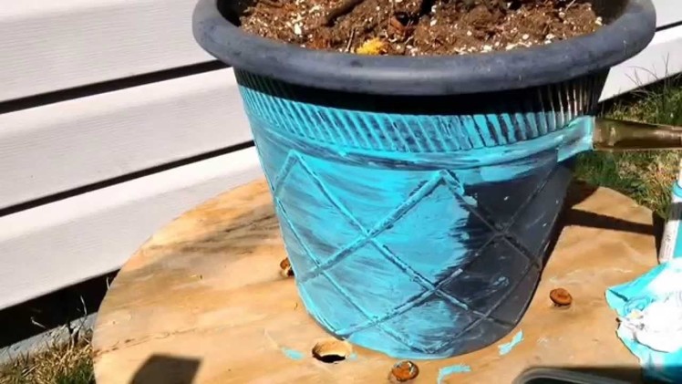 DIY How to rejuvenate a Plastic Flower Pot with paint to look like aged copper