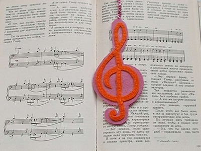How To Make A Musical Bookmark - DIY Crafts Tutorial - Guidecentral