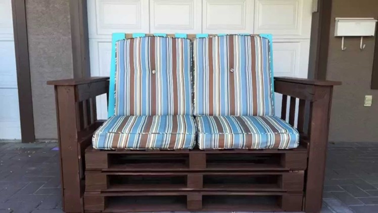Make Your Own DIY Outdoor Pallet Couch