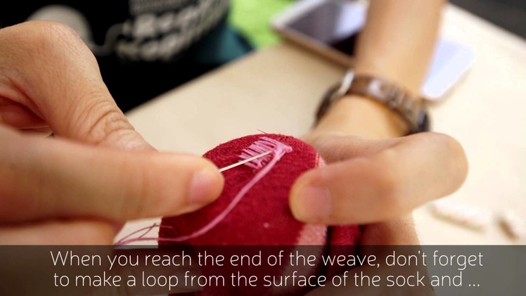 How to patch a hole in your sock by the darning technique - Repair Kopitiam