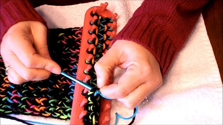 How to remove a scarf from a loom with both ends being the same size