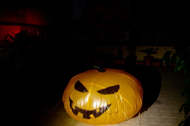 DIY inflatable halloween pumpkin for under 10$