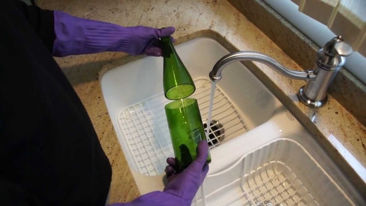 How to cut a glass wine bottle in 60 seconds