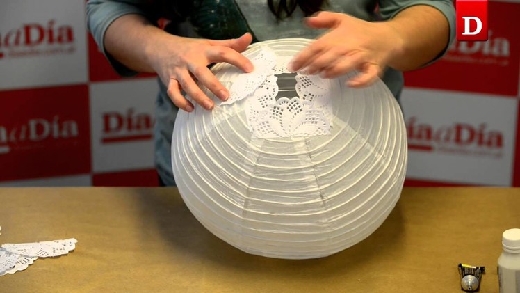 Paso a paso: cómo decorar una lámpara china con blondas