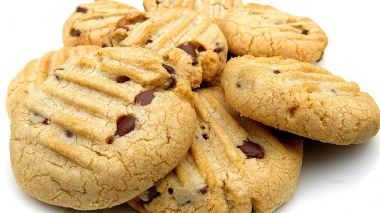 HOW TO MAKE CHOCOLATE CHIP COOKIES
