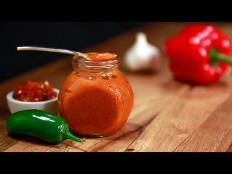 How to Make Homemade Sriracha Hot Sauce | Eat the Trend