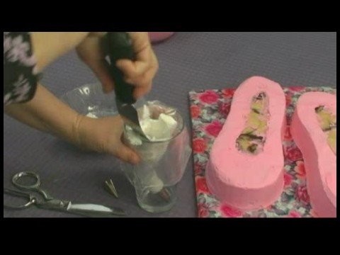 Making a Ballet Slippers Cake : Frosting Ballet Cakes with Pastry Bag