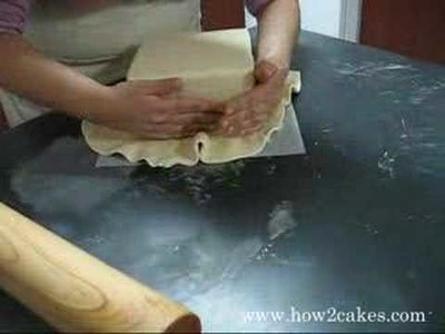 Covering a square cake  with fondant