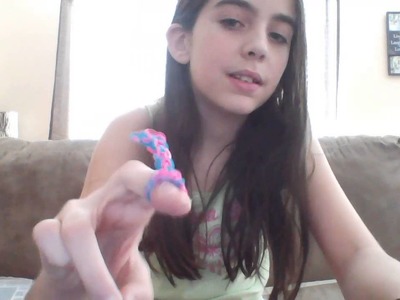 How to make a fishtail rubber band bracelet on your fingers