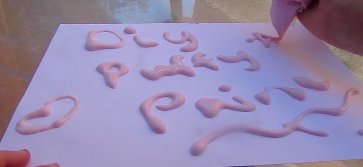 DIY-how to make puffy paint with chalk