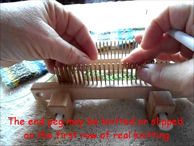 E wrap cast on using the EFG 0 Kiss loom
