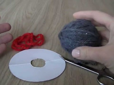 How to Make  Pom Poms, Easy DIY . Comment faire un pompon en laine