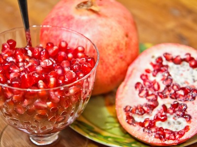 How to Open and Clean a Pomegranate - Ligia's Kitchen