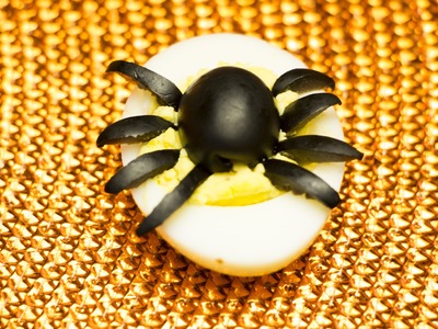 How to Make Spider Deviled Eggs for Halloween - DIY